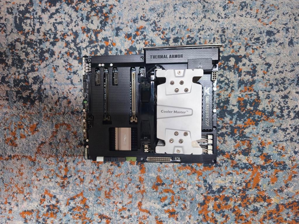 ASUS SABERTOOTH Z77 Moederbord met Thermal Armor, Computers en Software, Moederborden, DDR3, Ophalen of Verzenden, Zo goed als nieuw