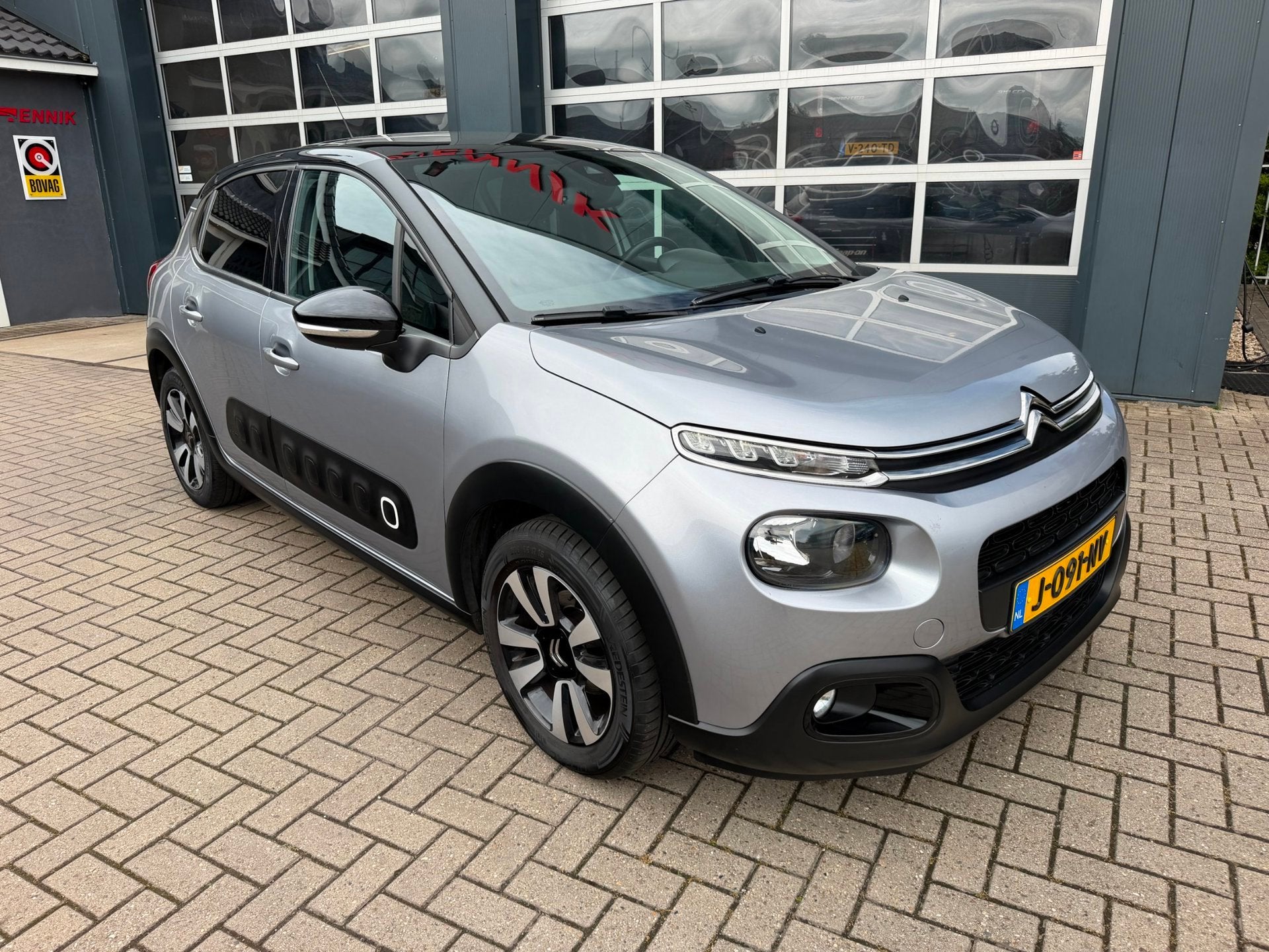 Citroen C3 1.2 PureTech S&S Shine / Pano / Cruise / CarPlay, Voorwielaandrijving, 1199 cc, 49 €/maand, Bedrijf
