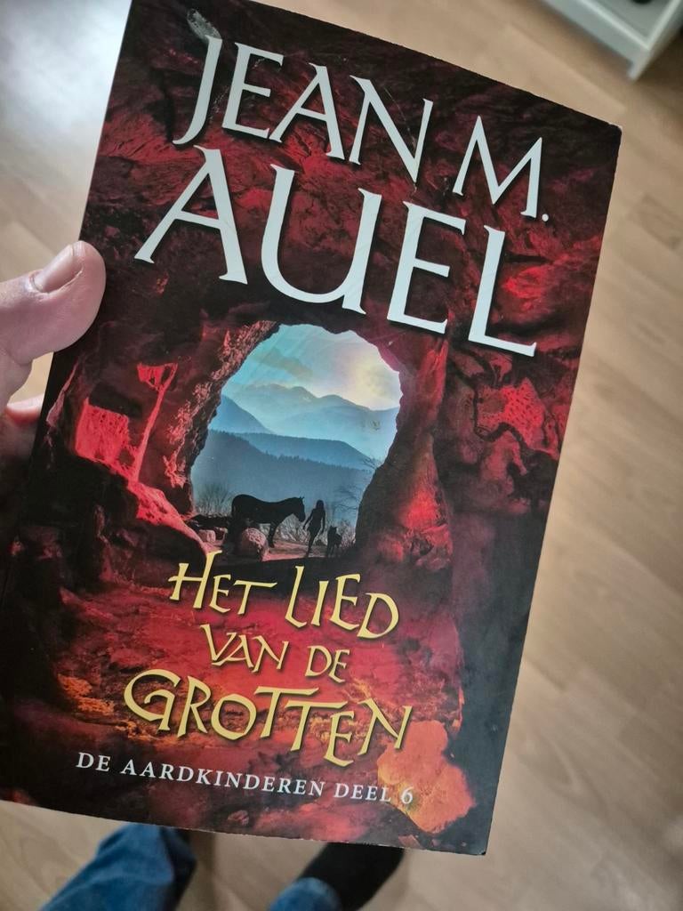 Het Lied van de Grotten - Jean M. Auel (De Aardkinderen 6), Boeken, Fantasy, Ophalen of Verzenden