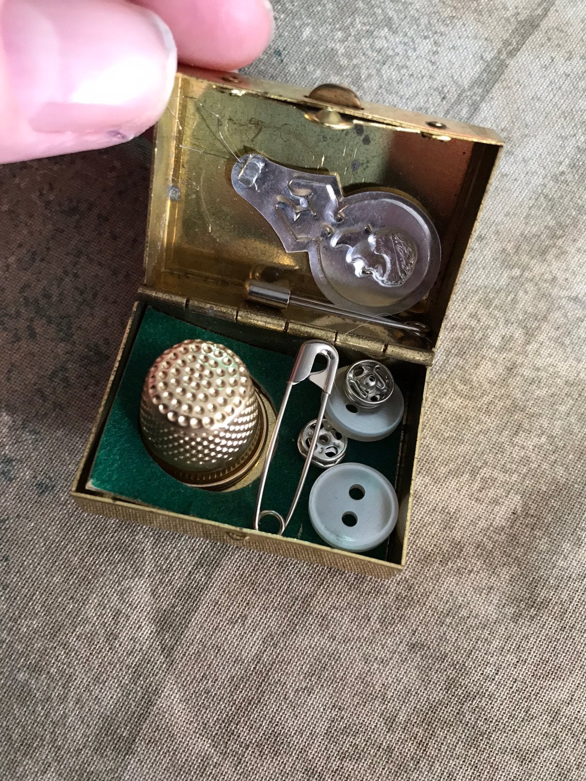 Miniatuur naai setje letter bak vintage vingerhoedje, Verzenden