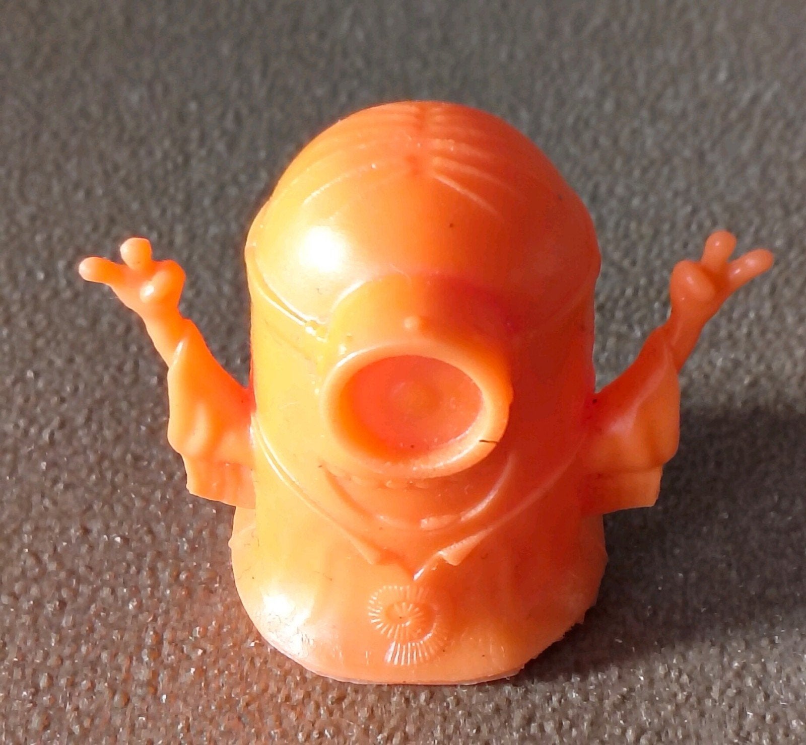 Vintage Minion speelfiguur - Oranje, zeldzaam verzamelobject, Verzamelen, Supermarktacties, Plus, Verzenden