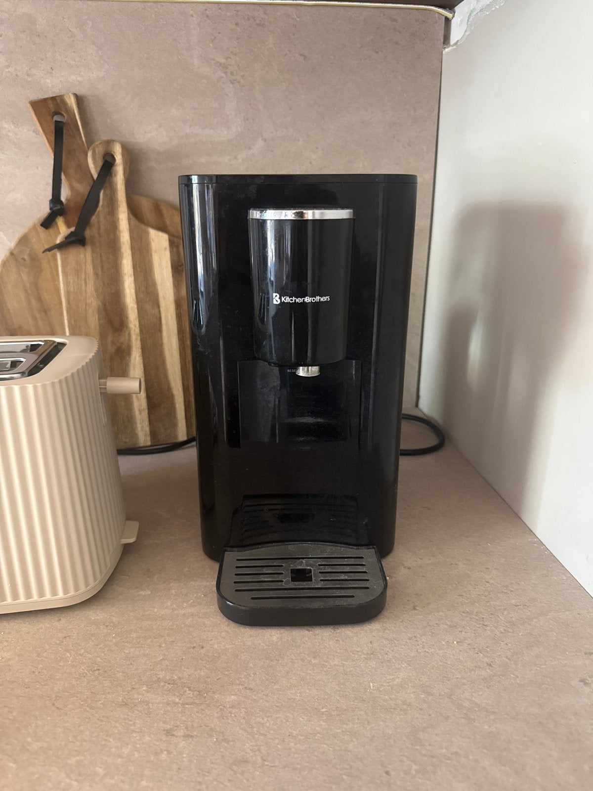 De KitchenBrothers Heetwaterdispenser (2.9L), 2 liter of meer, Ophalen, Zo goed als nieuw