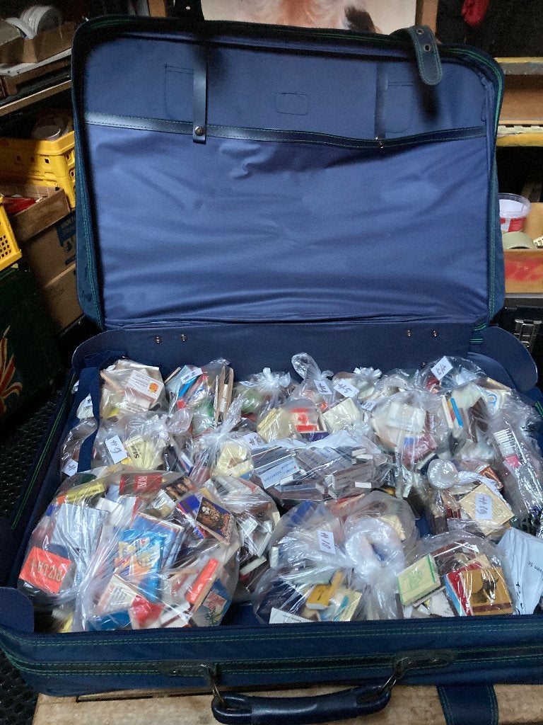 Reiskoffer met ca.750 vintage internationale luciferdoosjes., Ophalen of Verzenden, Nieuw, Luciferdoosjes of -merken