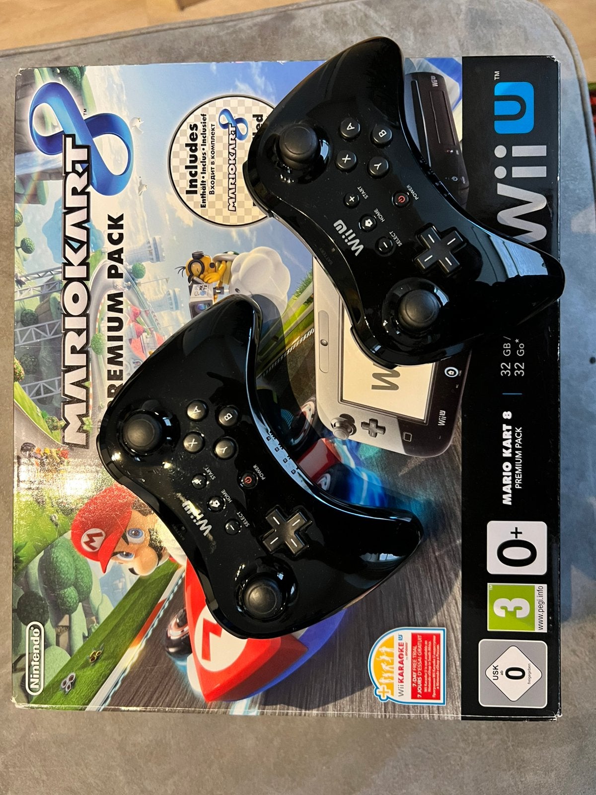 Zeer complete Wii U 32gb met 2 pro-controllers + 11 games, Spelcomputers en Games, Ophalen of Verzenden, Gebruikt, Met 3 controllers of meer