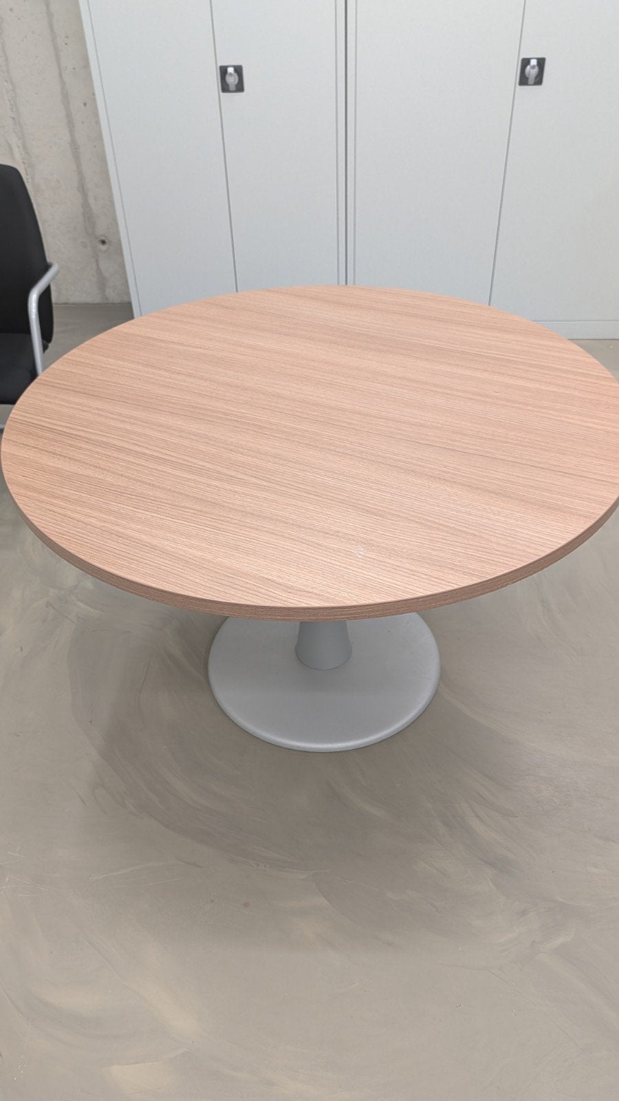 4x Ronde tafel 120cm diameter, lichte houtlook, grijze voet, Ophalen