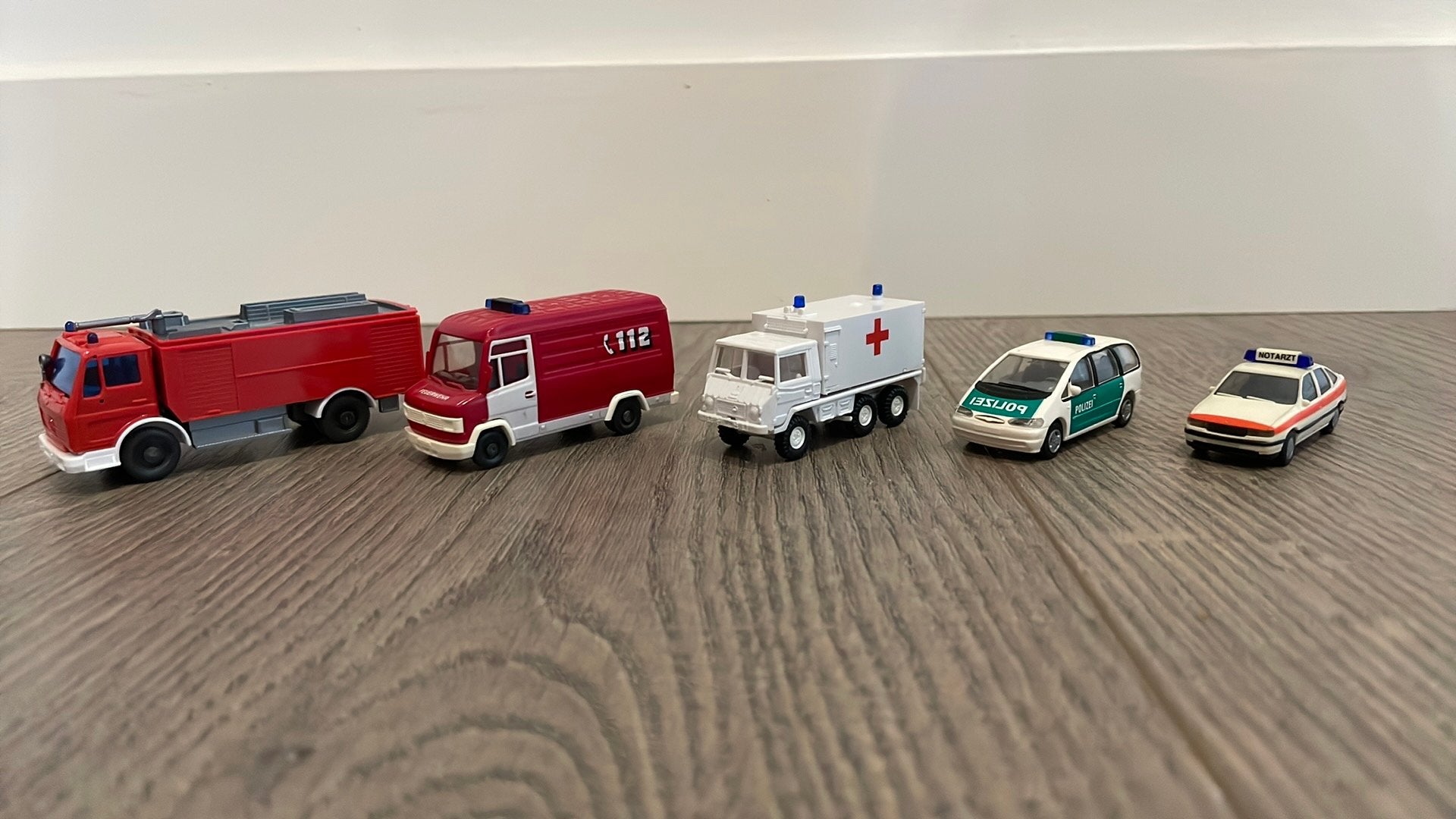 5 x Wiking & Herpa voertuigen Duitse hulpdienst H0 Notartz, Ophalen of Verzenden, Gebruikt, Bus of Vrachtwagen, Herpa