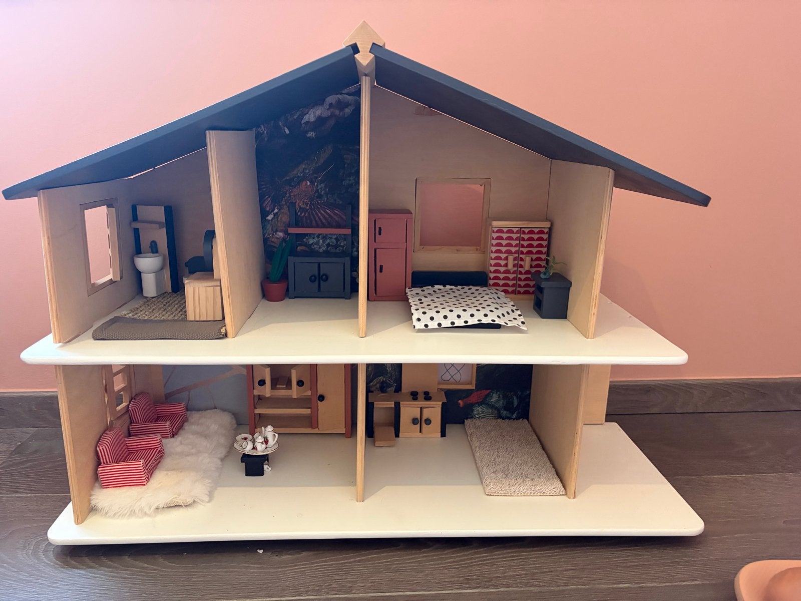 Poppenhuis, zelf geschilderd, voor bv Sylvian families, Ophalen, Gebruikt, Poppenhuis