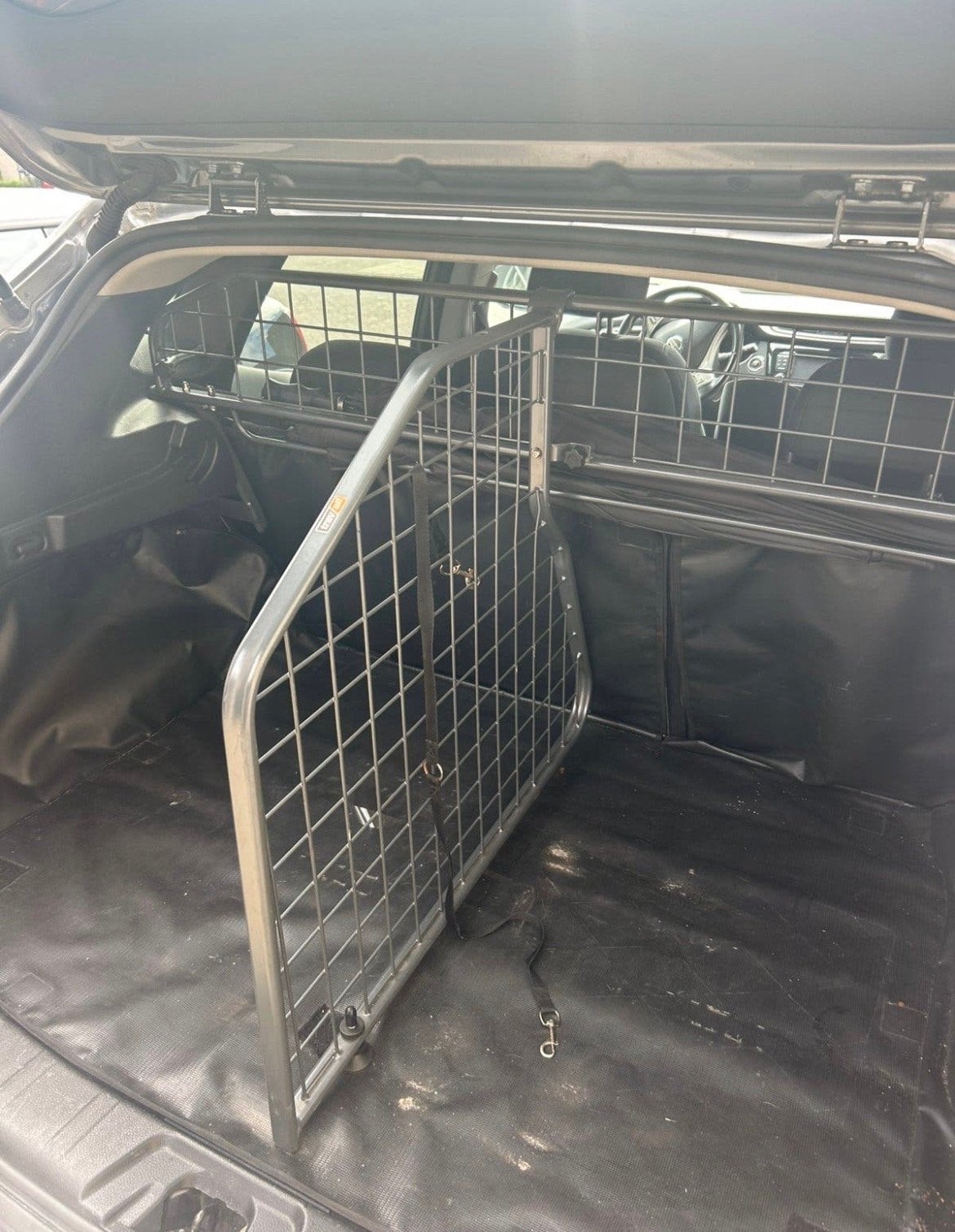 Hondenrek Nissan Qashqai (vanaf 2013) met divider, Ophalen, Gebruikt