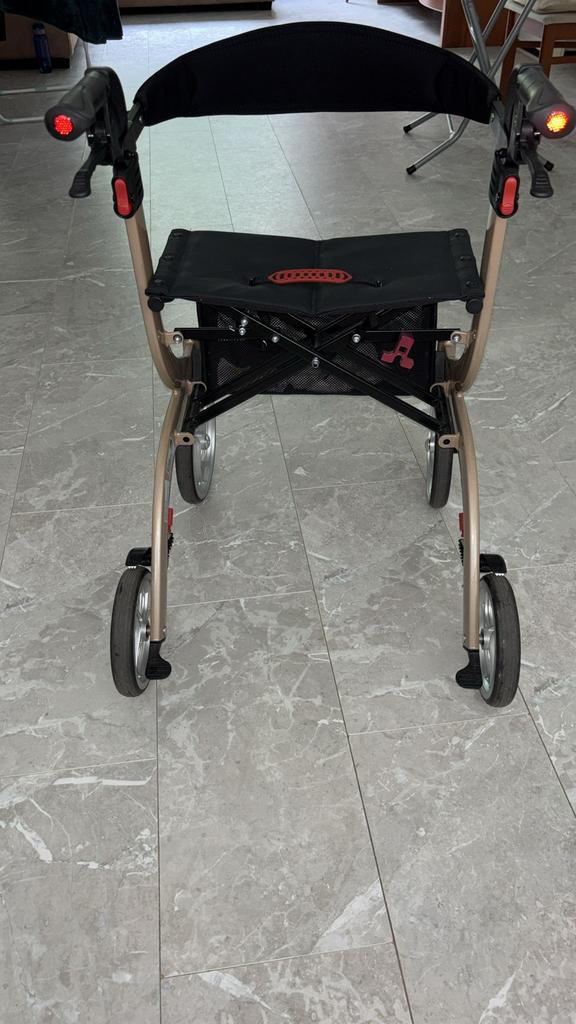 Drive Nitro rollator lichtgewicht - inklapbaar met zitje, Diversen, Rollators, Ophalen, Opvouwbaar, Zo goed als nieuw