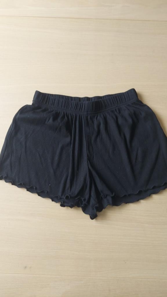 Zwart geribbeld shortje - Maat XS, Kleding | Dames, Broeken en Pantalons, Kort, Zwart, Ophalen of Verzenden, Zo goed als nieuw
