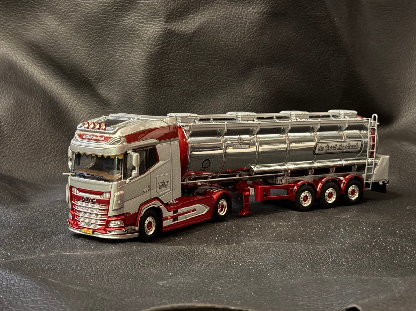 Daf xg De groot leerbroek wsi, Hobby en Vrije tijd, Modelauto's | 1:87, Ophalen, Zo goed als nieuw, Bus of Vrachtwagen