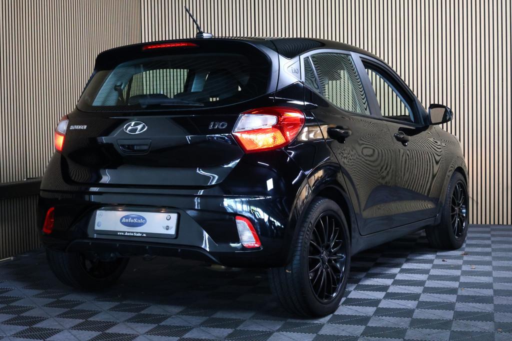 Hyundai i10 1.0 Comfort Smart AUT CARPLAY STUUR/STOELVW DAB, Auto's, Stof, Gebruikt, 899 kg, Zwart