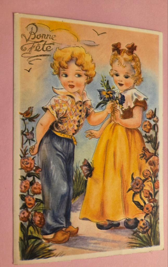 Jongen geeft bloemen aan meisje in mooie gele jurk, Verzenden, 1940 tot 1960, Gelopen, Kinderen