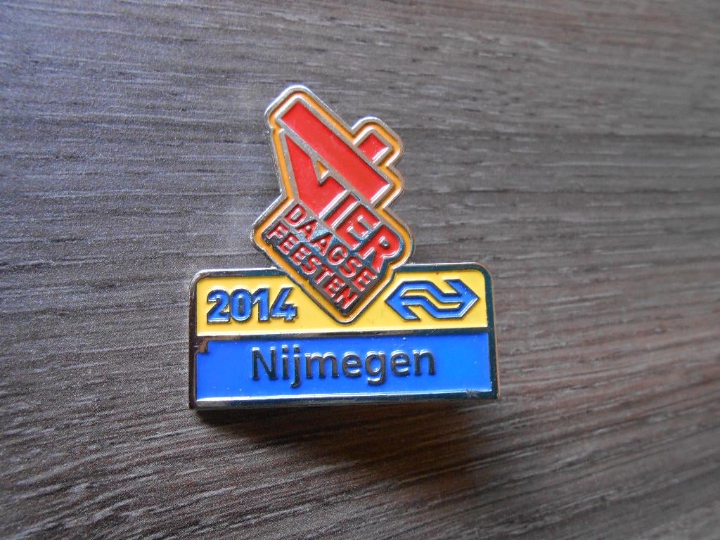 NS pin Vierdaagse 2014 nieuw Nederlandse Spoorwegen, Ophalen of Verzenden, Nieuw, Overige onderwerpen, Speldje of Pin