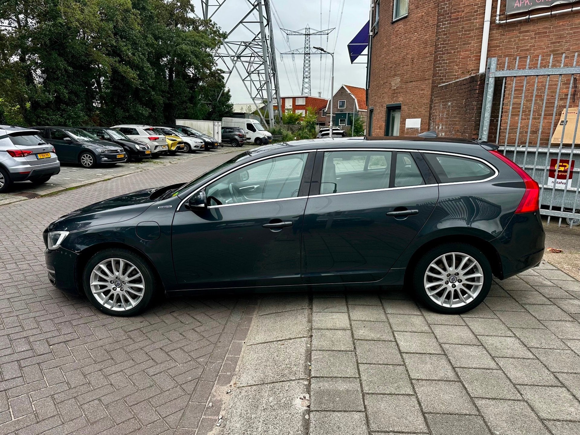 Volvo V60 2.4 D6 AWD Plug-In Hybrid Summum, Auto's, Automaat, Vierwielaandrijving, Automatische klimaatregeling, 11 kWh
