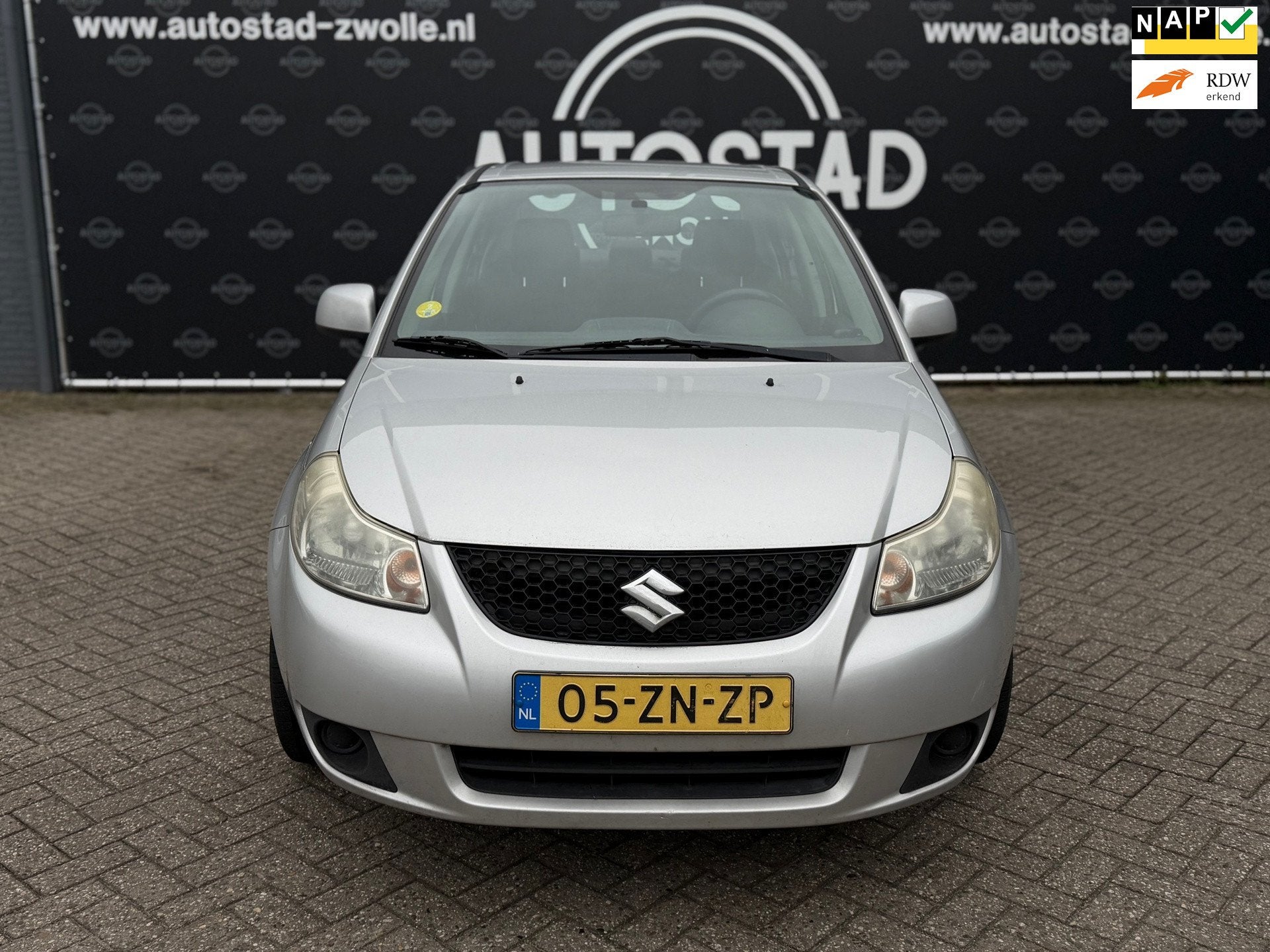 Suzuki SX4 1.6 Comfort LET OP! Linker Achter Wiel Staat Sche, Auto's, Gebruikt, 4 cilinders, 49 €/maand, Origineel Nederlands