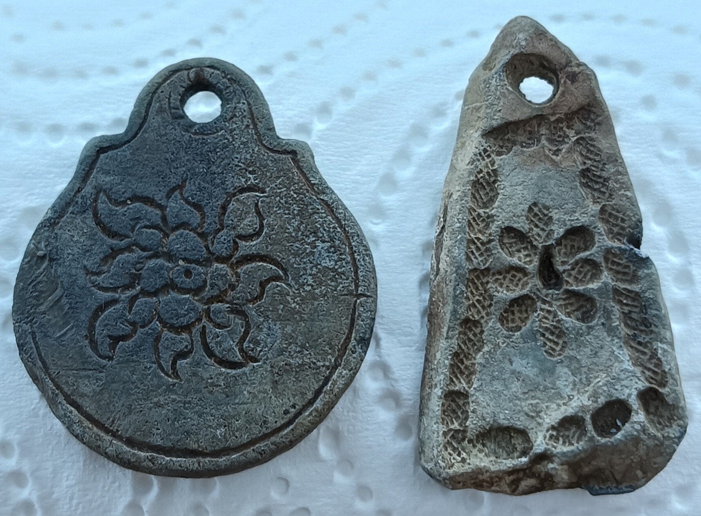 2 Loden Hangers: R Snoek 1763 & Driehoek met Decoratie, Antiek en Kunst, Ophalen of Verzenden