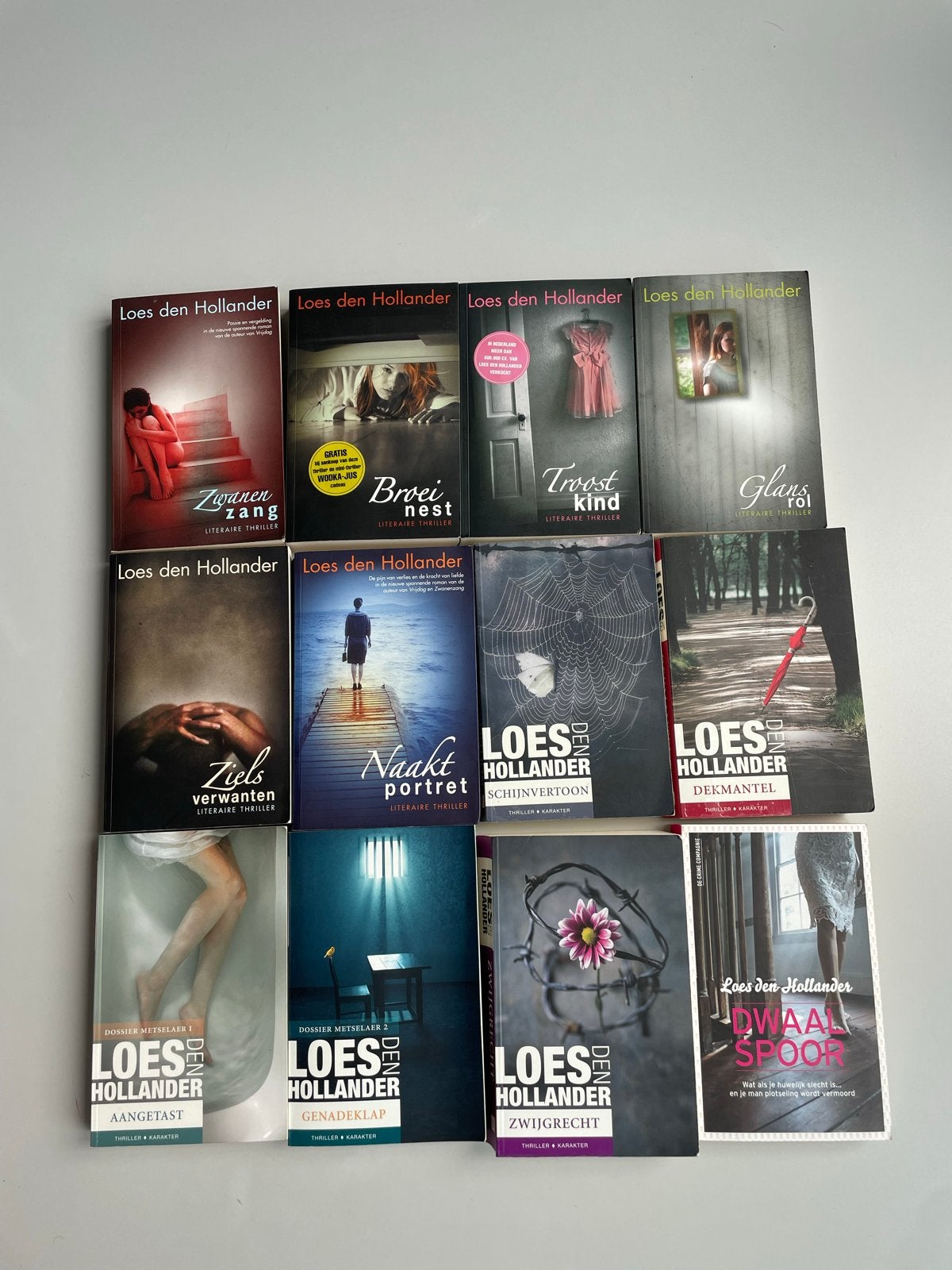 Loes den Hollander Boekenpakket - 12 Thrillers, Ophalen of Verzenden, Gelezen, Nederland