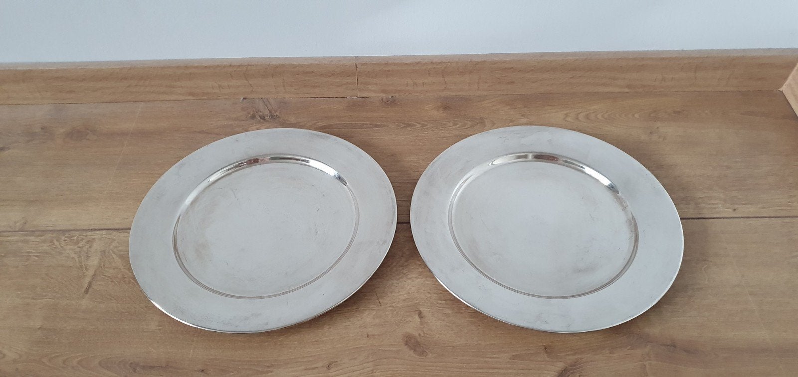 2 x verzilverde borden schalen merk: sola 30 cm, Overige materialen, Ophalen of Verzenden, Zo goed als nieuw, Bord(en)