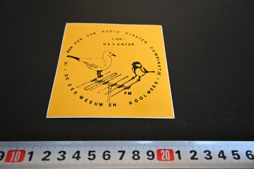 sticker Deventer De Zee Meeuw en Koolmees Radio Piraten, Ophalen, Zo goed als nieuw