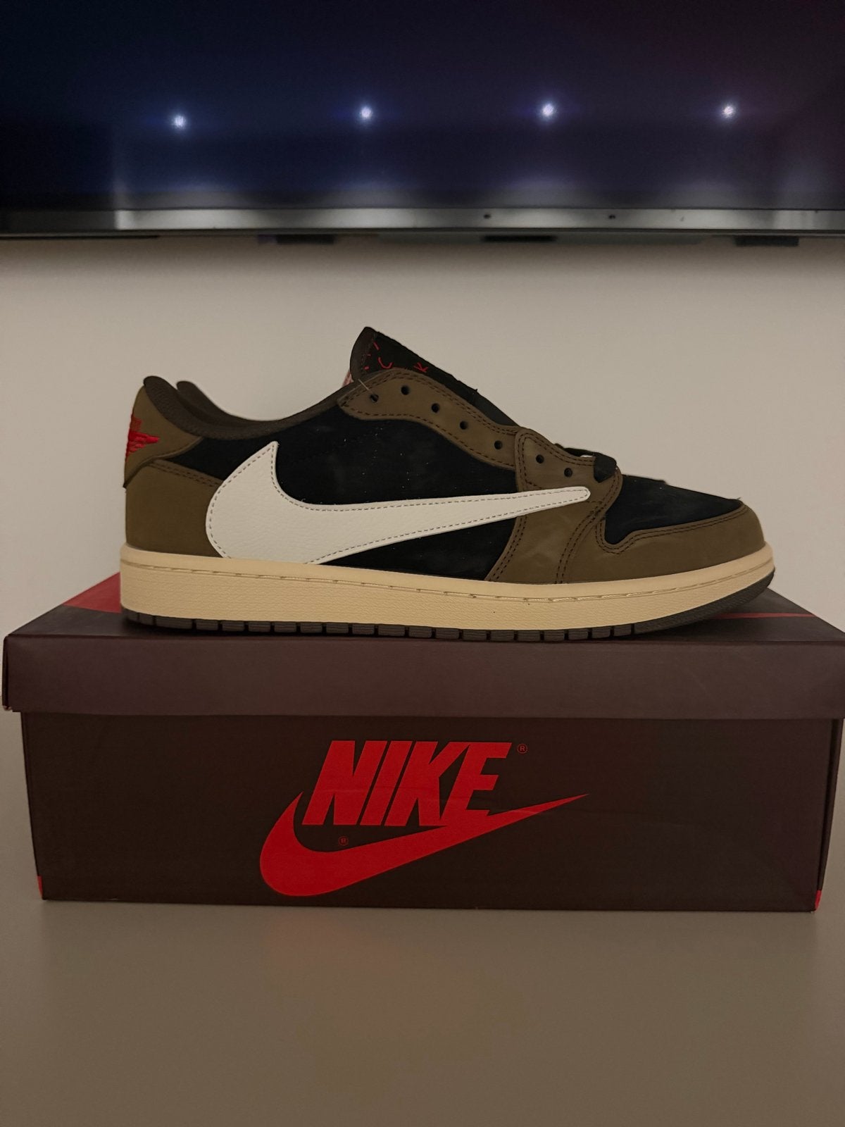 Nike Air Jordan 1 Low Travis Scott Mocha maat 44, Kleding | Heren, Schoenen, Ophalen of Verzenden, Nieuw, Bruin