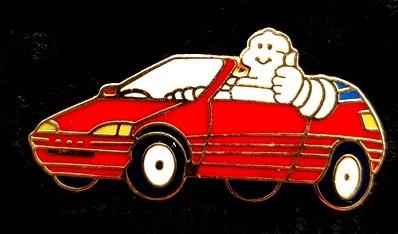 Michelin poppetje in rode auto pin, Verzenden, Nieuw, Transport, Speldje of Pin