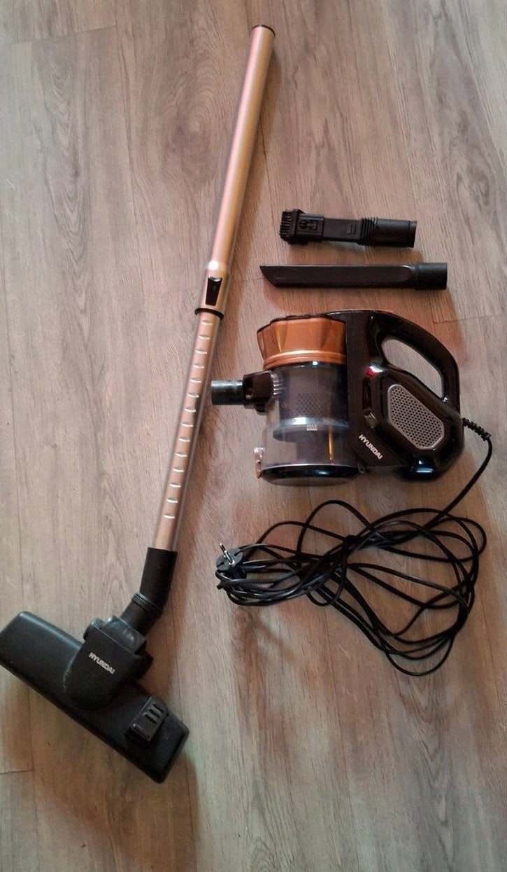 Hyundai steelstofzuiger 600 watt, Ophalen, Gebruikt, Reservoir, 1200 tot 1600 watt