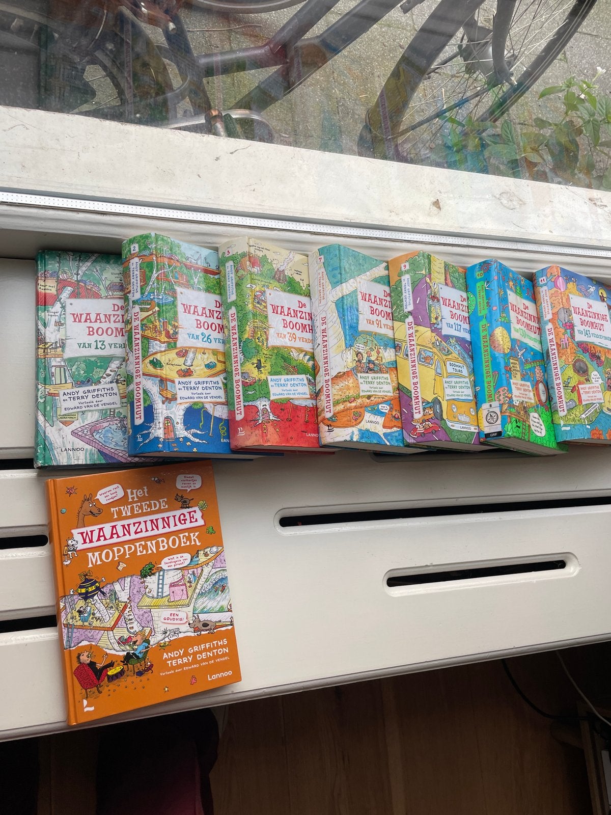 De Waanzinnige Boomhut & Moppenboek - 8 delen, Ophalen of Verzenden, Gelezen, Fictie