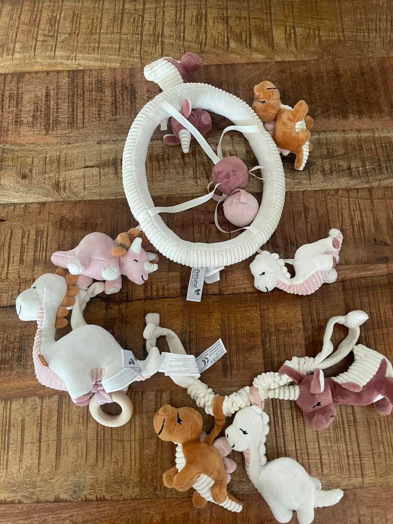 Roze set dino, muziekmobiel, wagenspanner en muziekdoosje, Ophalen, Zo goed als nieuw, Roze