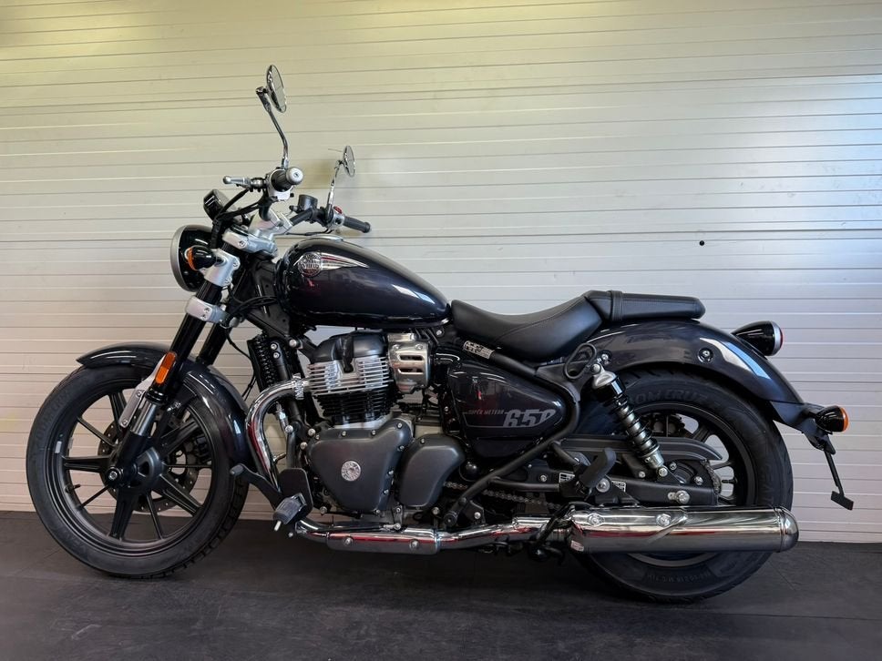 Royal Enfield Super Meteor 650 | Astral Black | Op voorraad, 2 cilinders, 648 cc, Bedrijf, Onbekend