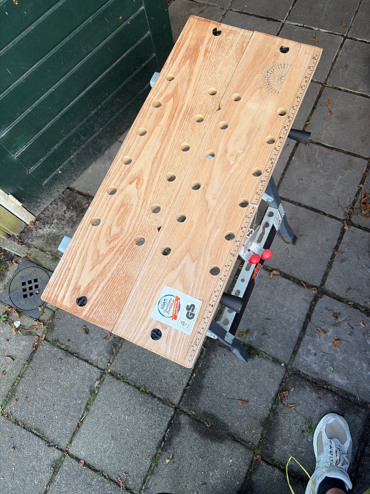 Opvouwbare Werkbank met Bankschroef, Doe-het-zelf en Verbouw, Werkbanken, Ophalen, Gebruikt, 70 tot 120 cm, Bankschroef