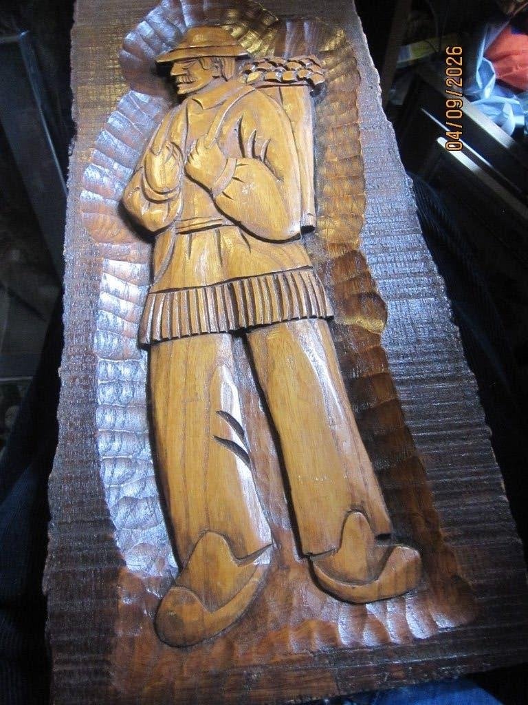 Mooi zwaar Houtsnij/steekwerk Man met Mand op zijn schouder, Ophalen, Houtsnijwerk