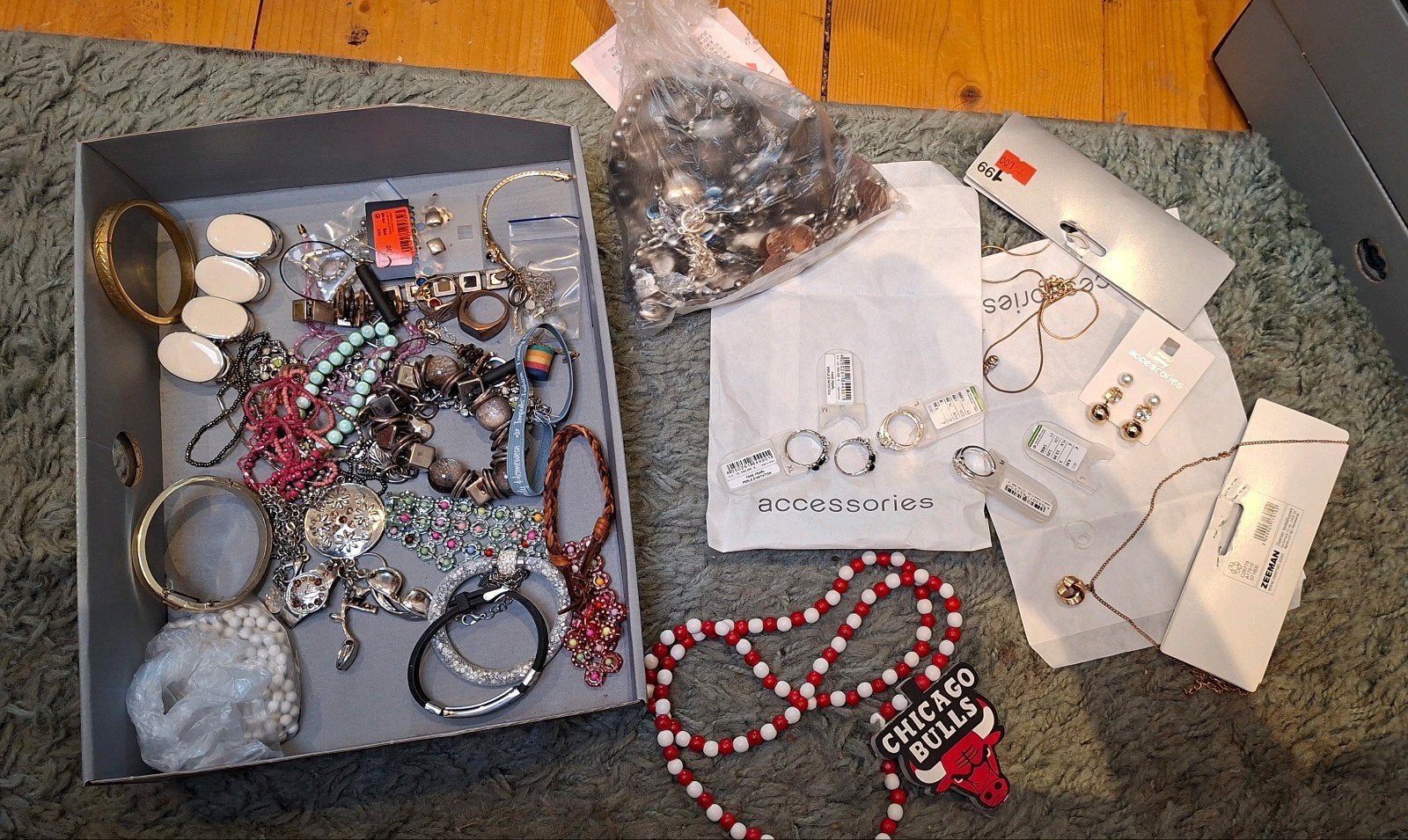 sieraden kettingen ringen oorbellen etc, Ophalen of Verzenden, Overige materialen