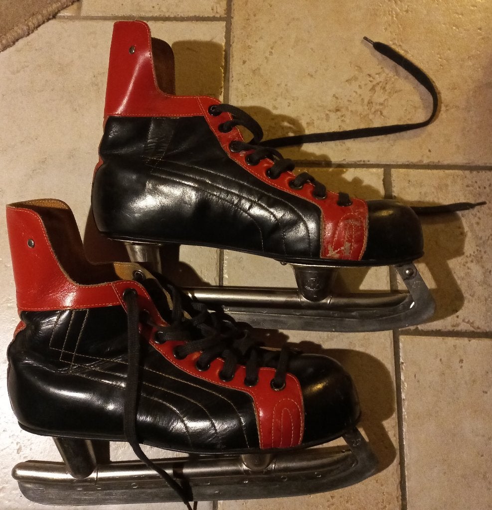 Vintage ijshockeyschaatsen - Zwart/Rood, maat 41/42, Sport en Fitness, IJshockey, Ophalen of Verzenden, Gebruikt, Schaatsen