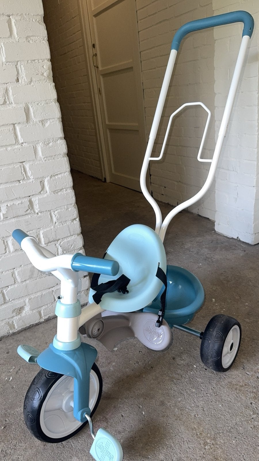 Smoby driewieler zo goed als nieuw! GEEN beschadigingen, Ophalen, Zo goed als nieuw, Duwstang