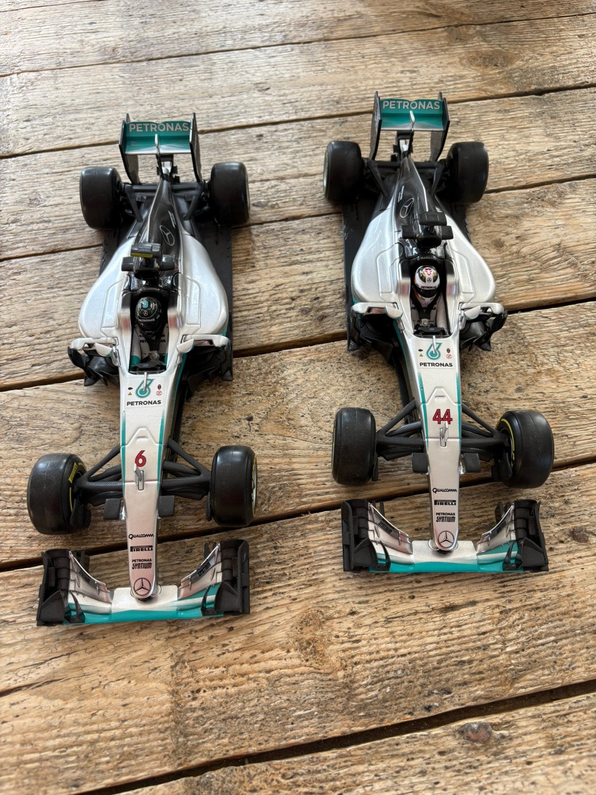 Mercedes AMG Petronas W07 L Hamilton en N Rosberg 1:18, Ophalen of Verzenden, Gebruikt, Auto, Bburago
