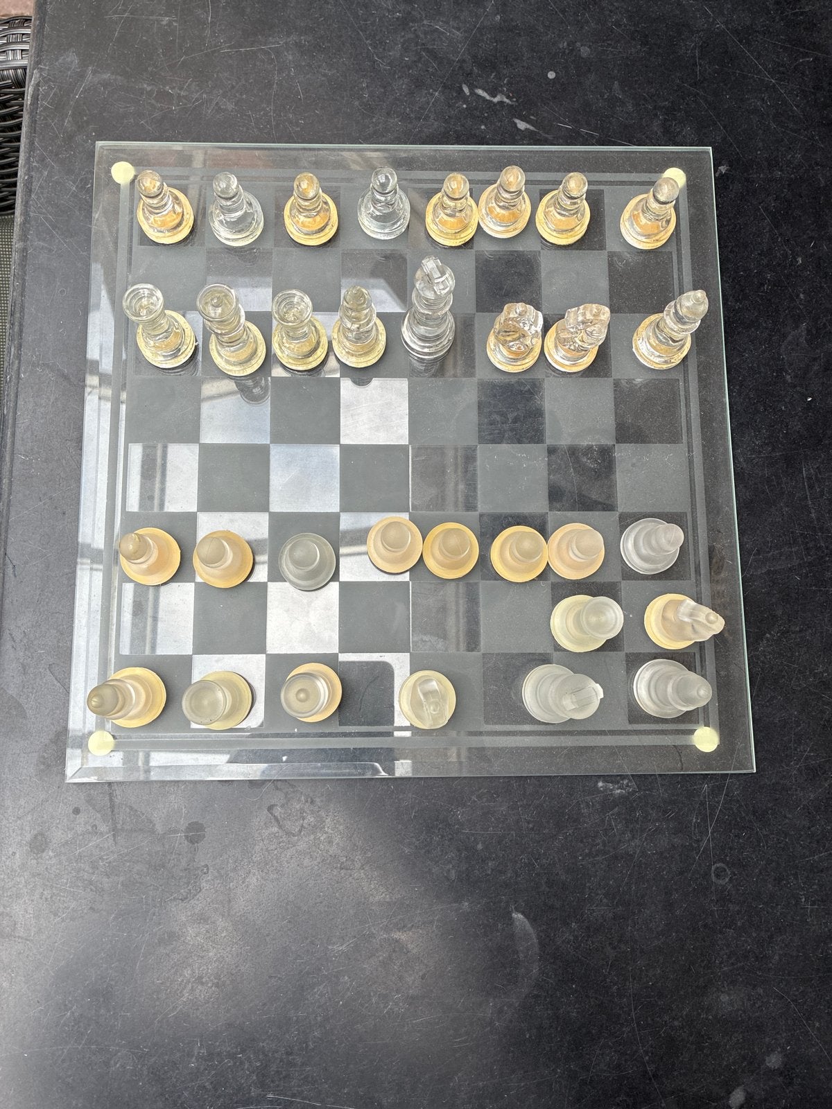 Glazen Schaakbord met Stijlvolle Stukken, Een of twee spelers, Ophalen of Verzenden, Zo goed als nieuw