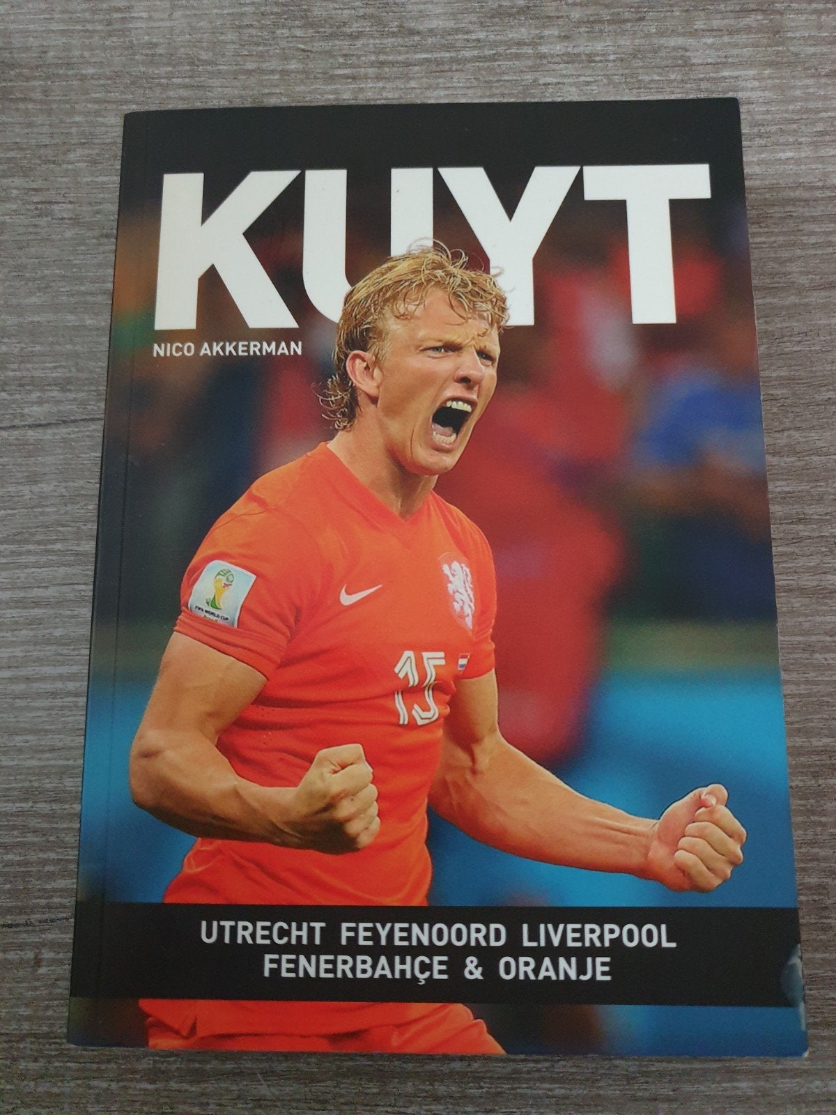 Boek Kuyt Utrecht, Feyenoord, Liverpool, Fenerbahçe & Oranje, Ophalen of Verzenden, Gelezen, Nico Akkerman, Balsport