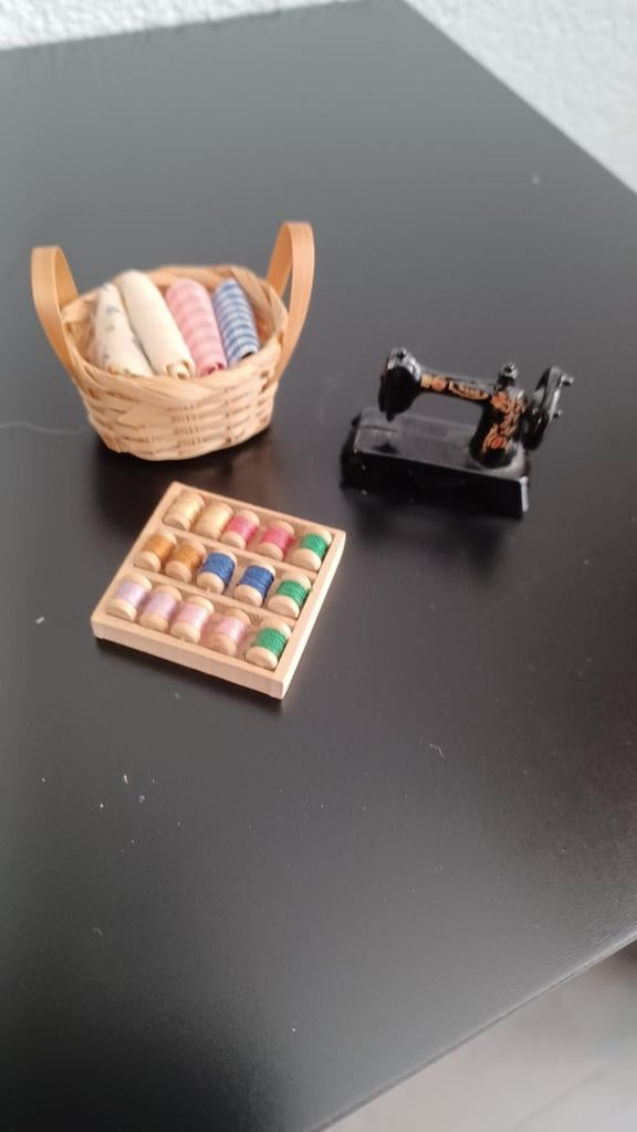 Naaiset miniatuur vintage, Ophalen of Verzenden, Zo goed als nieuw, Poppenhuis