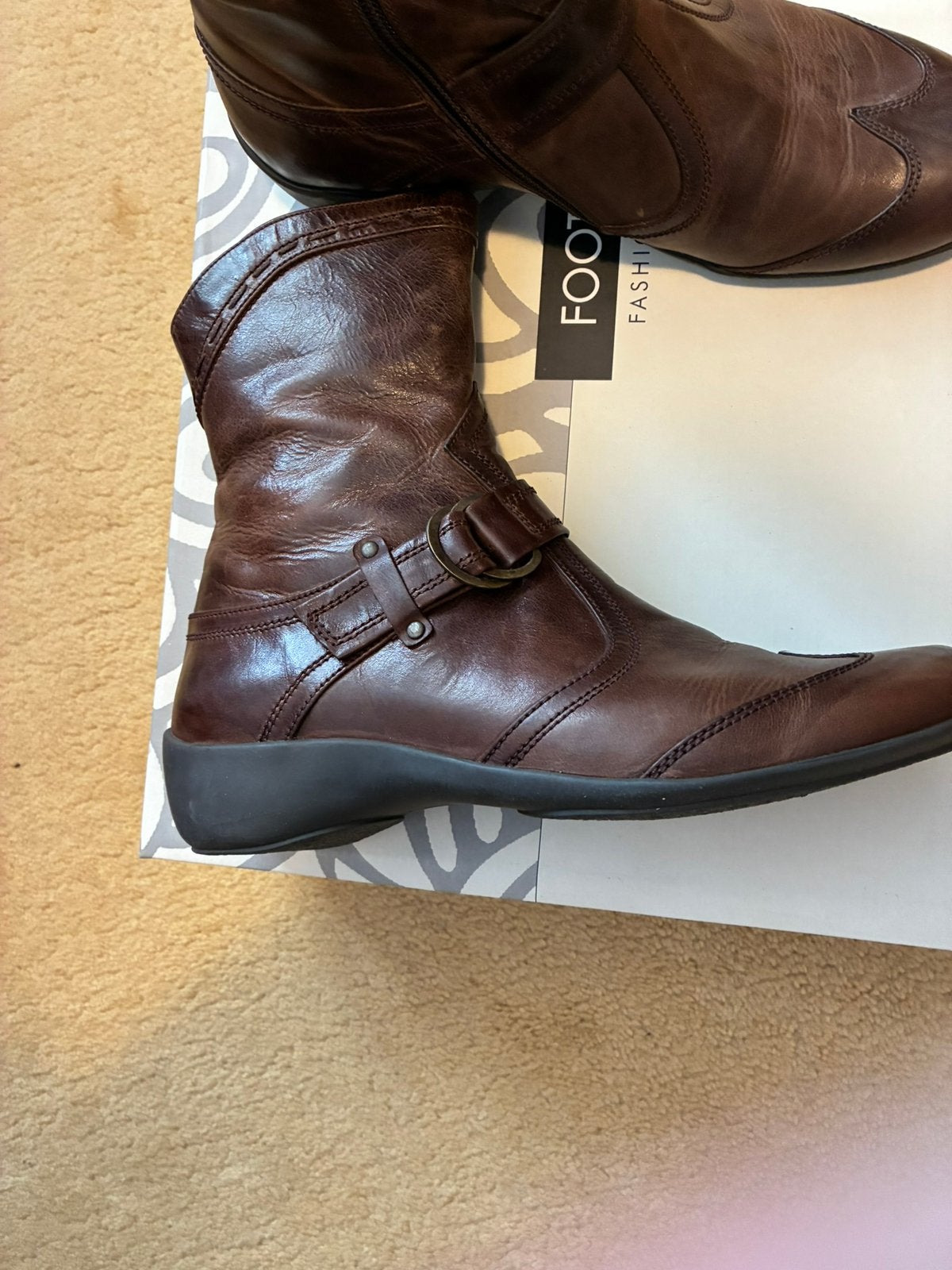 043 Nieuwe laarzen van Footnotes in maat 39 bruin, Kleding | Dames, Bruin, Verzenden, Lage of Enkellaarzen, Nieuw