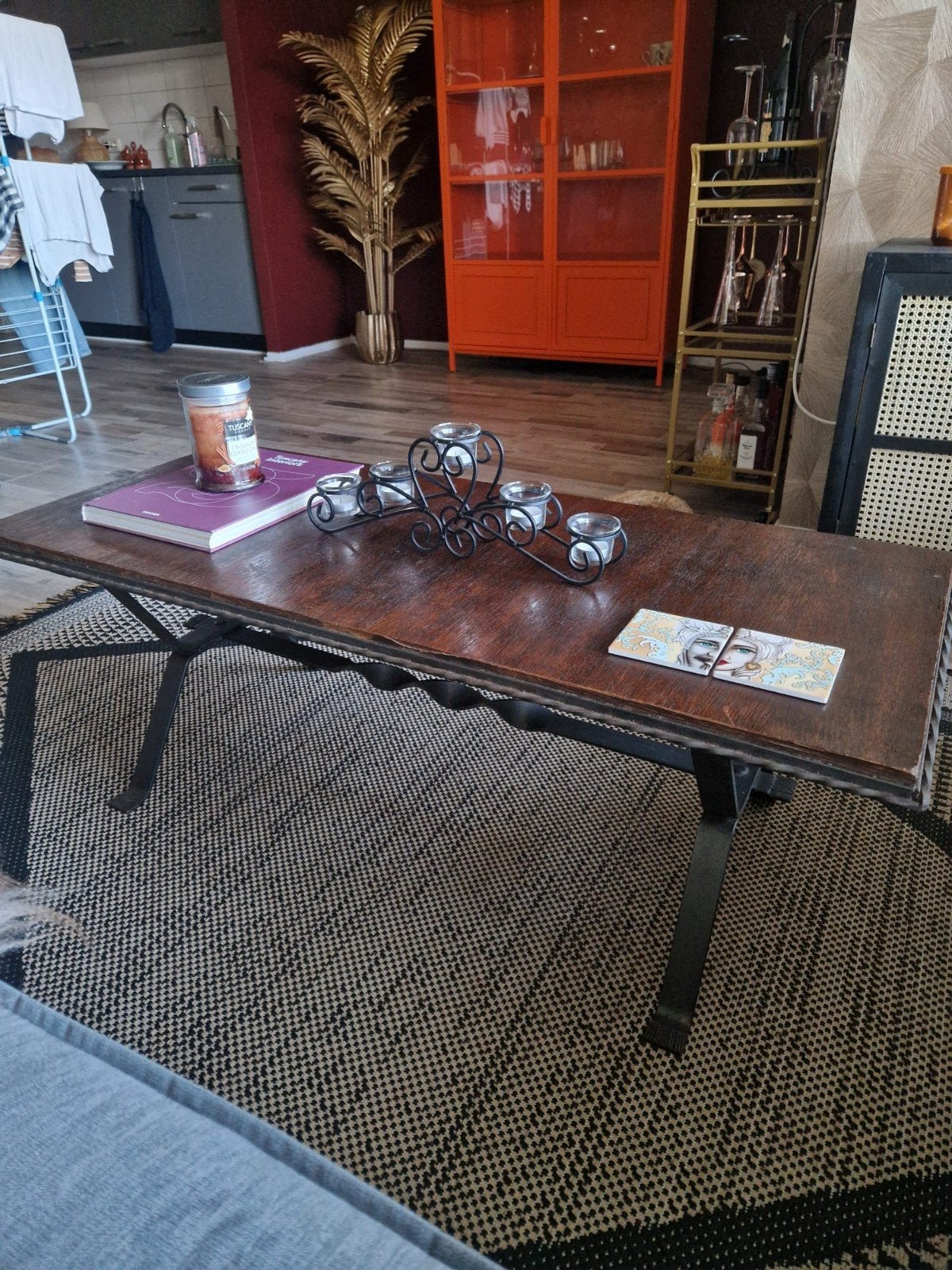 Spaanse salontafel met metalen onderstel, Ophalen of Verzenden, Zo goed als nieuw, Rechthoekig, Overige houtsoorten