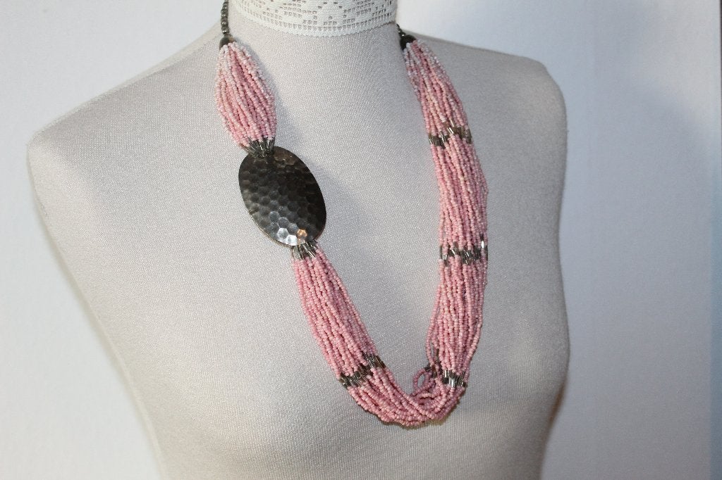 halsketting met glaskralen , kraal ketting -Strengen ketting, Ophalen of Verzenden, Zo goed als nieuw, Roze, Overige materialen