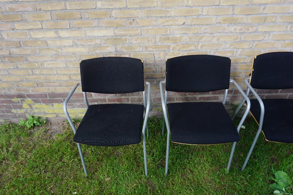7 zwarte stapelbare stoelen vergaderstoelen kantinestoelen, Ophalen, Gebruikt, Zwart, Stof