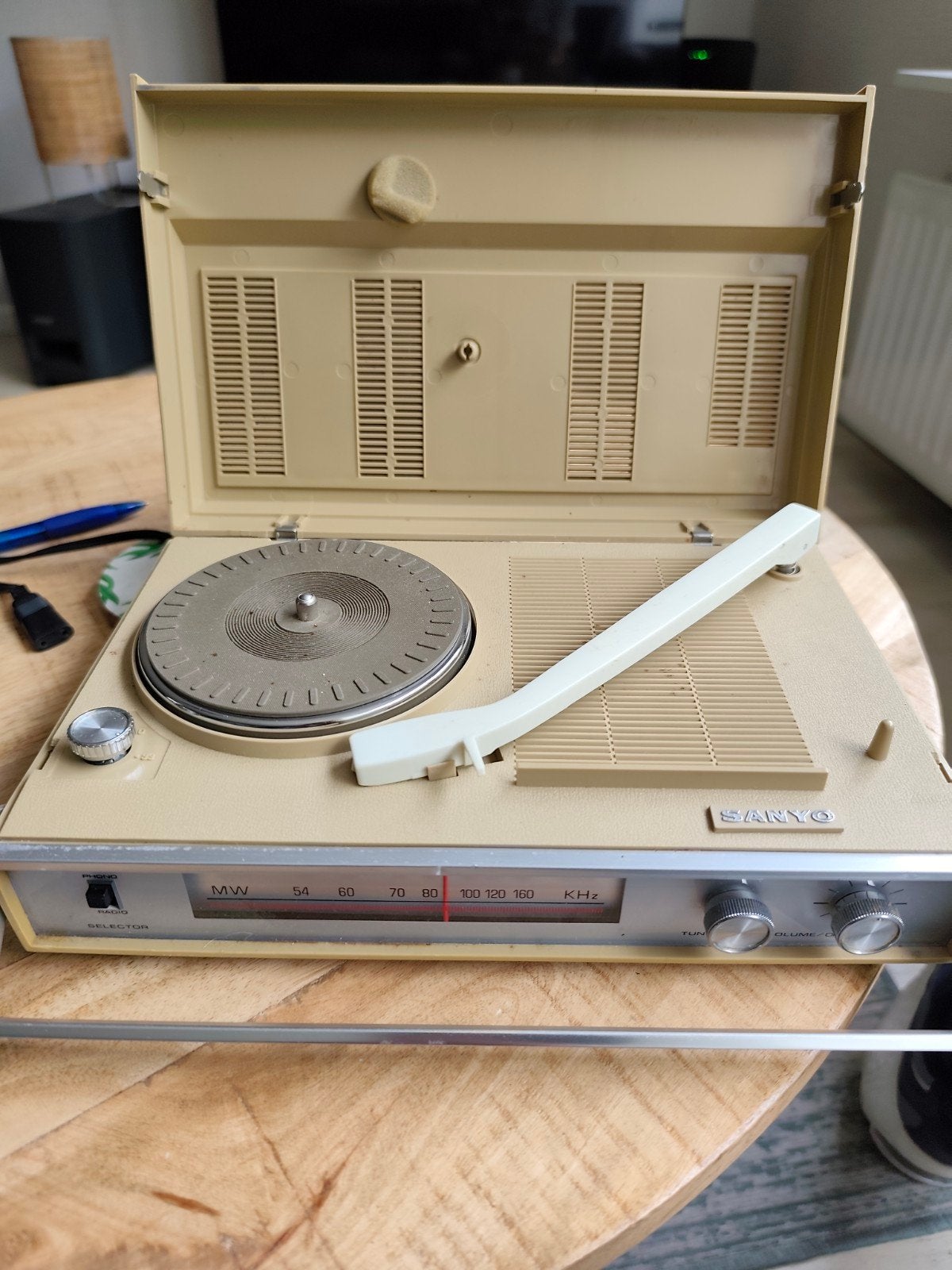 Vintage Sanyo Platenspeler met Radio - Draagbaar, Ophalen of Verzenden, Overige merken
