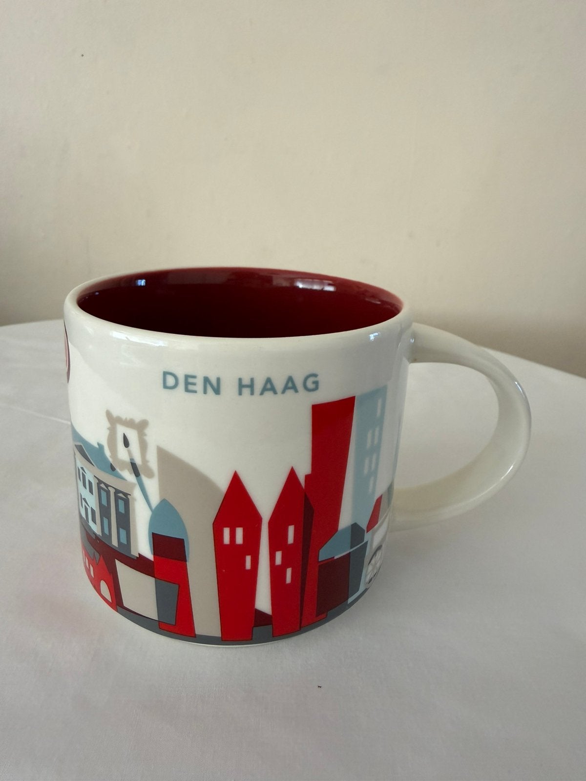 Groot Starbucks mug 414 ml - Den Haag, Huis en Inrichting, Keuken | Servies, Ophalen of Verzenden, Zo goed als nieuw, Overige stijlen