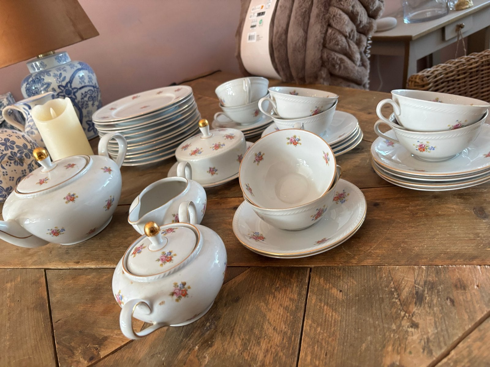 Bavaria Mignon Servies met Bloemetjes en Goudrand, Overige merken, Klassiek, Ophalen of Verzenden, Zo goed als nieuw