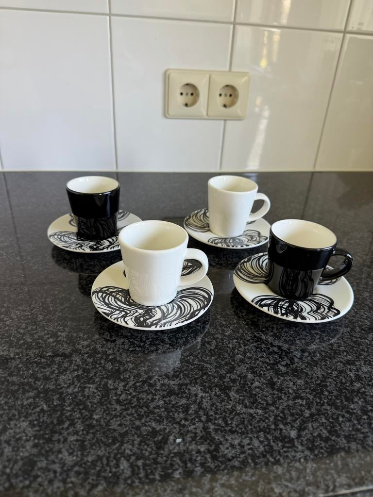 Iittala Espresso Kopjes met Schotels - Set van 4, Ophalen, Keramiek, Zo goed als nieuw, Effen