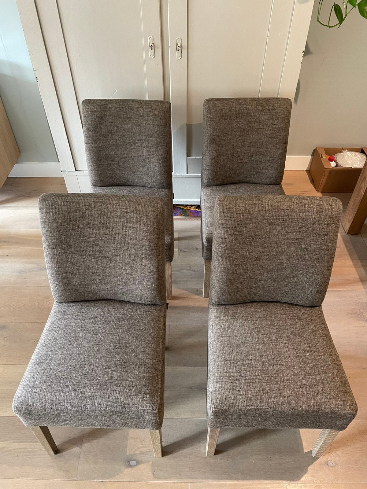 4 Henders & Hazel eetkamerstoelen taupe/bruin, Ophalen, Gebruikt, Bruin, Vier