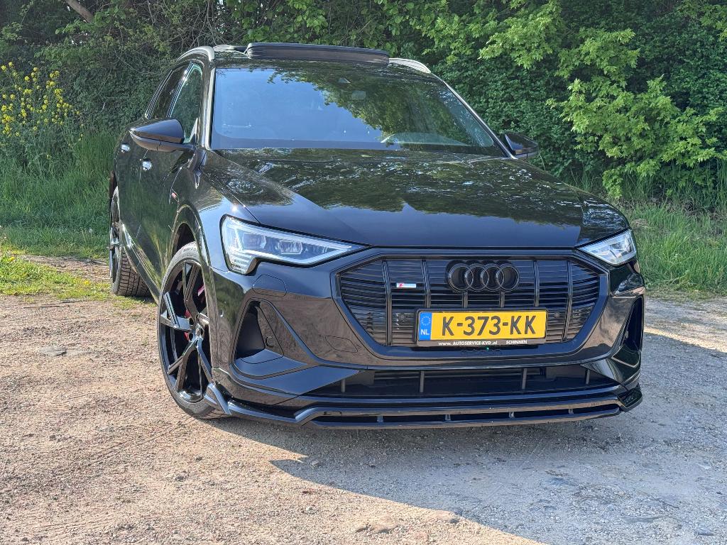 Audi e-tron 50 Quattro 313pk 2020 Zwart S-edition 22 inch, Auto's, Automaat, 1800 kg, Zwart, Zwart