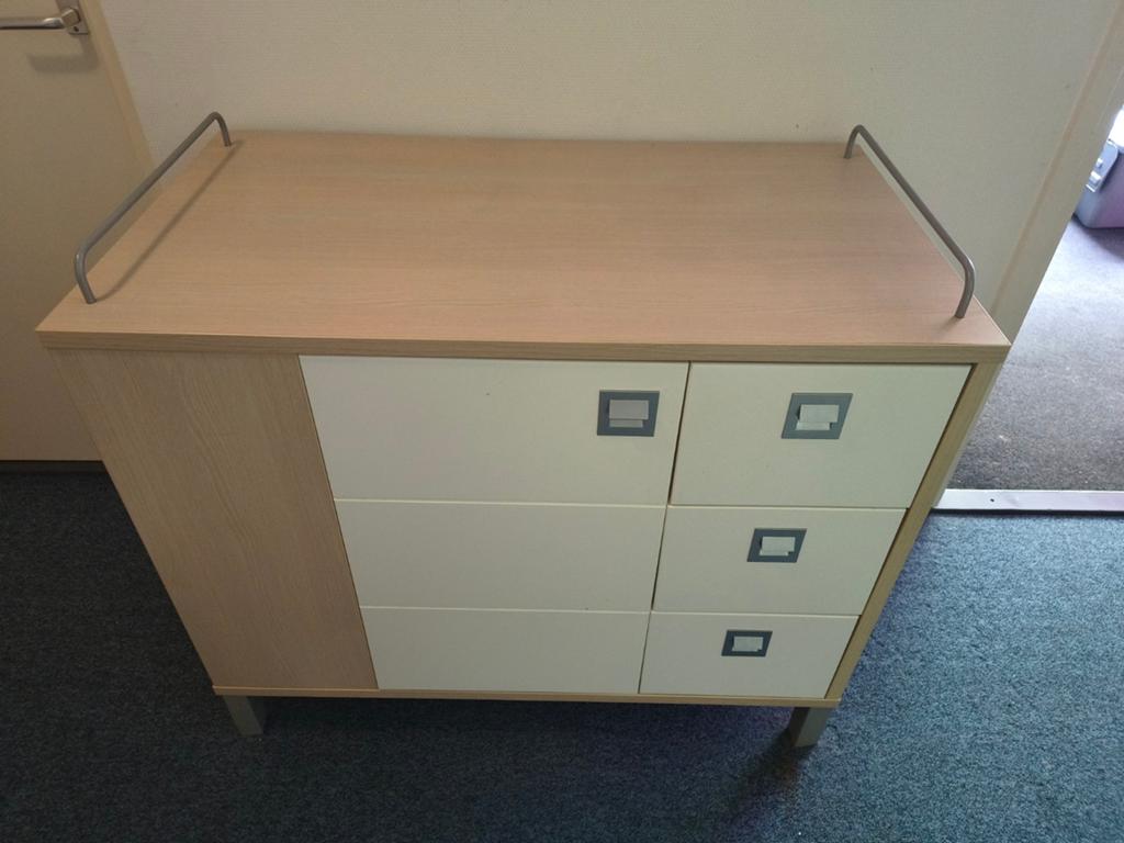 Commode in goede staat inclusief bijpassend meegroeibed, Gebruikt, 50 tot 70 cm, Ophalen of Verzenden, 100 cm of meer
